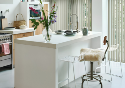 Bece verticale lamellen in moderne keuken