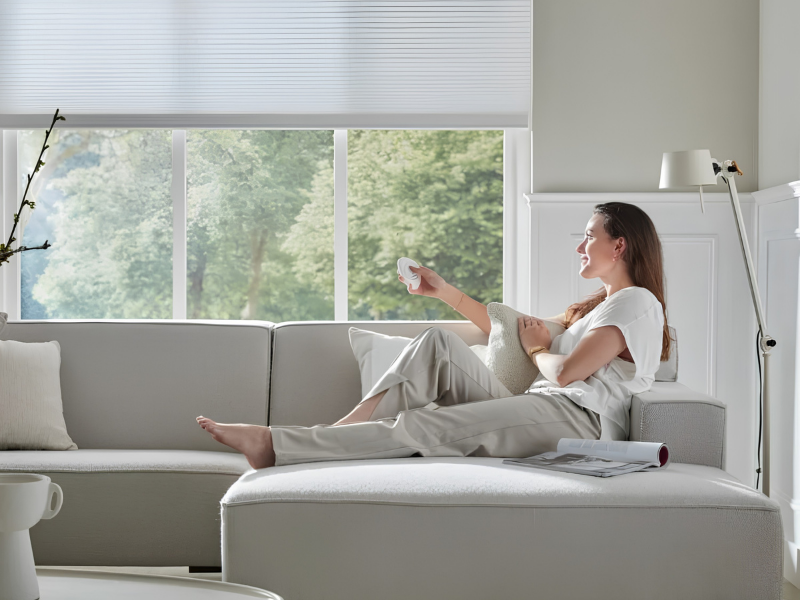 Elektrische Sunway raamdecoratie bediend met afstandsbediening