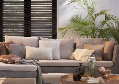 Horizontale jaloezieën in woonkamer