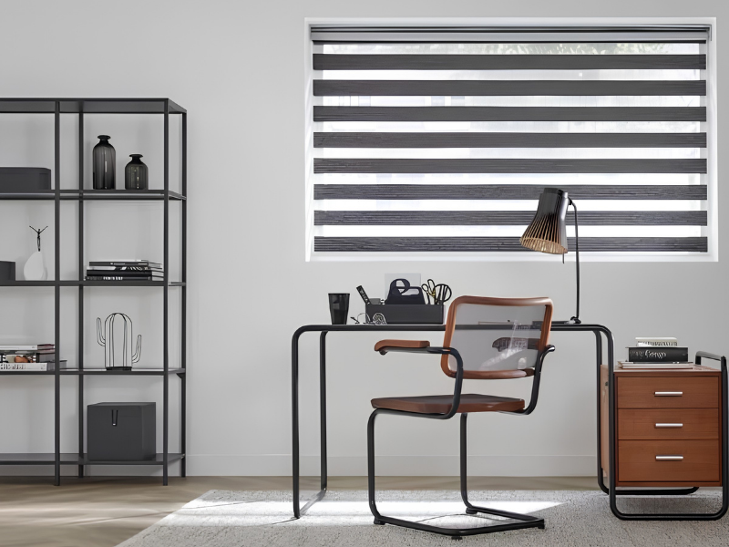 Zwarte multishades in werkkamer