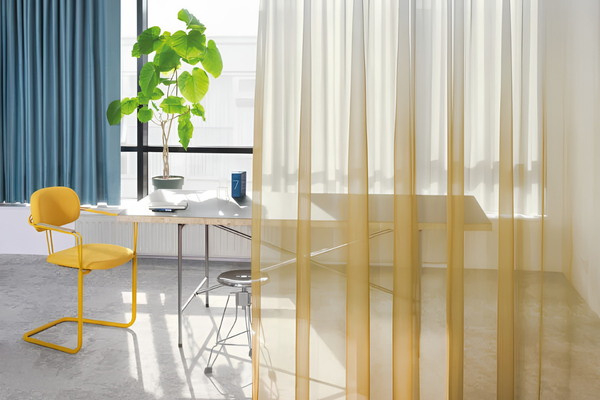 Geelgroene vitrage Kendix Luster met botanisch dessin