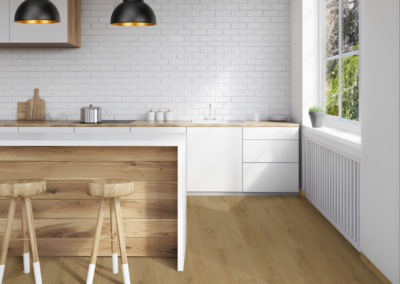 Trendline Pro Lotus Oak laminaat in keuken met hout en witte bakstenen wand