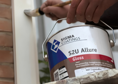 Sigma S2U Allure Gloss buitenverf bij schilderwerk aan kozijn